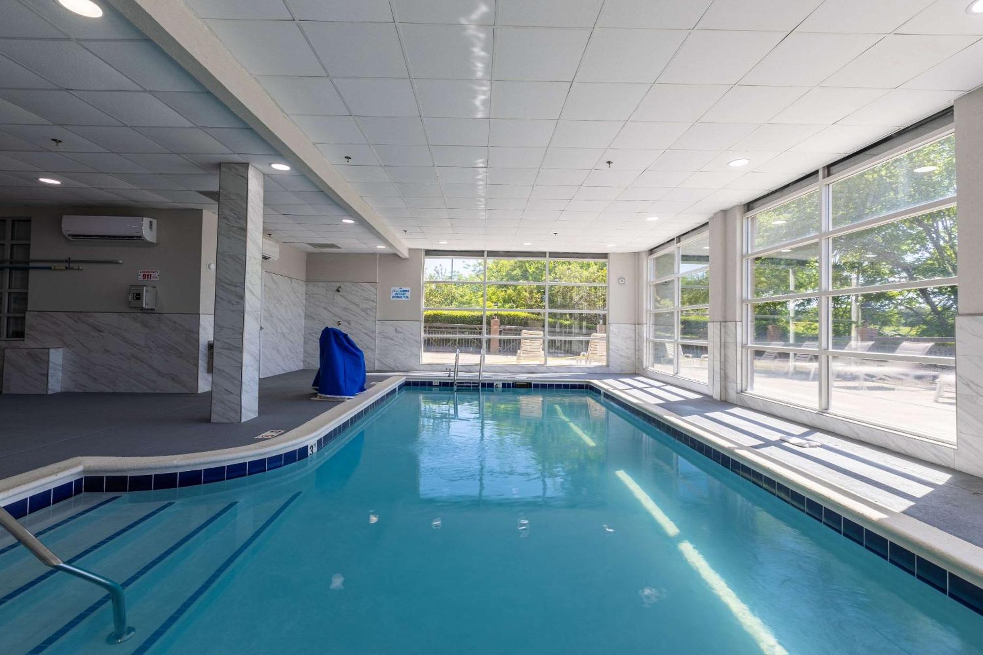 Country Inn & Suites By Radisson, Lake Norman Huntersville, Nc ภายนอก รูปภาพ